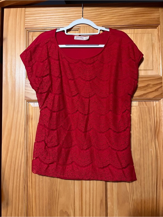 Faded Glory Tops - Faded Glory Red Lace Scallop Short Sleeve Top